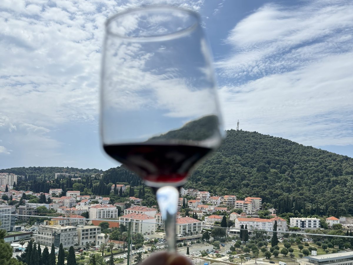 在欧洲，做吃饭要喝酒的人